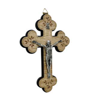 Krzyż wiszący drewniany z pasyjką KW12